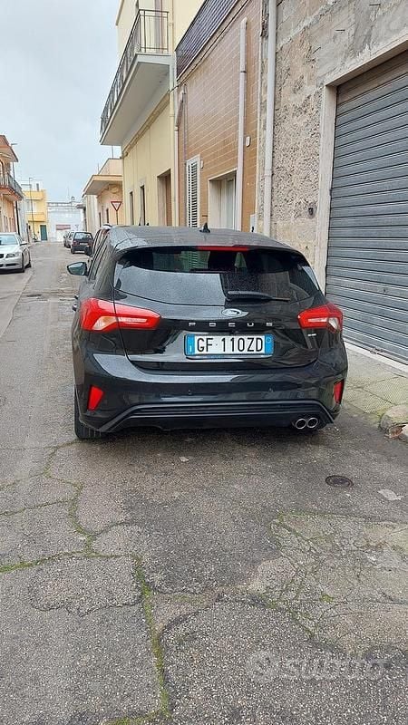 Usata Ford Focus ST-Line 120 CV (88 kW) 2021 Nero Berlina