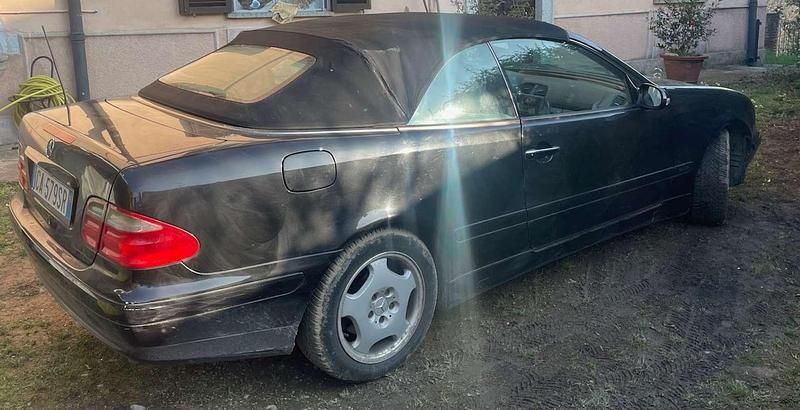 Usata Mercedes CLK200 Elegance 163 CV (119 kW) 2002 Nero Cabrio