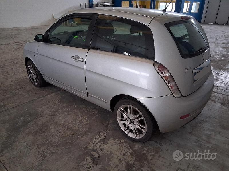 Usata Lancia Ypsilon 70 CV (51 kW) 2006 Utilitaria