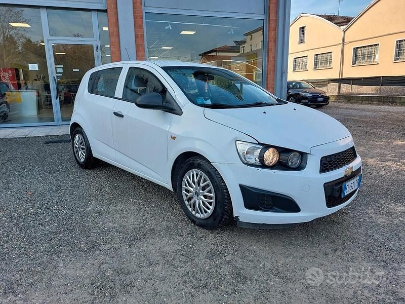 Bianco Usata 2012 Chevrolet Aveo LS Tre volumi | 3900 € (Buon prezzo) - Immagine 1/4