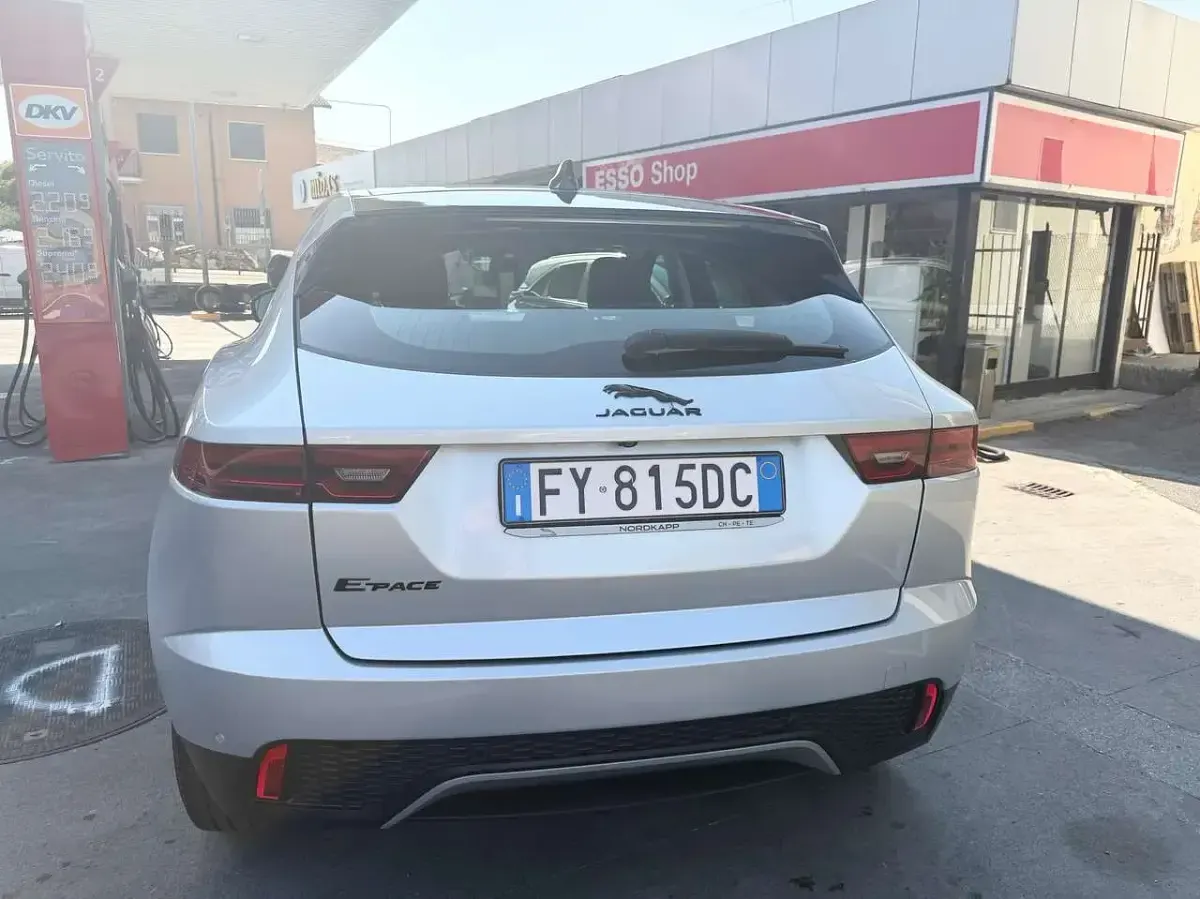 Usata Jaguar E-Pace R-Dynamic 150 CV (110 kW) 2019 Argento SUV