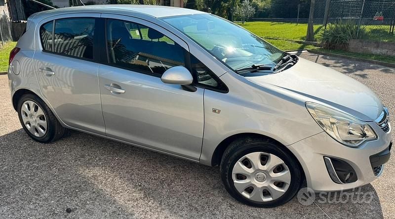 Usata Opel Corsa 75 CV (55 kW) 2013 Grigio Utilitaria