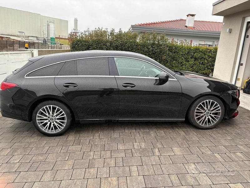 Usata Mercedes CLA200 Shooting Brake Executive 150 CV (110 kW) 2021 Nero Station wagon