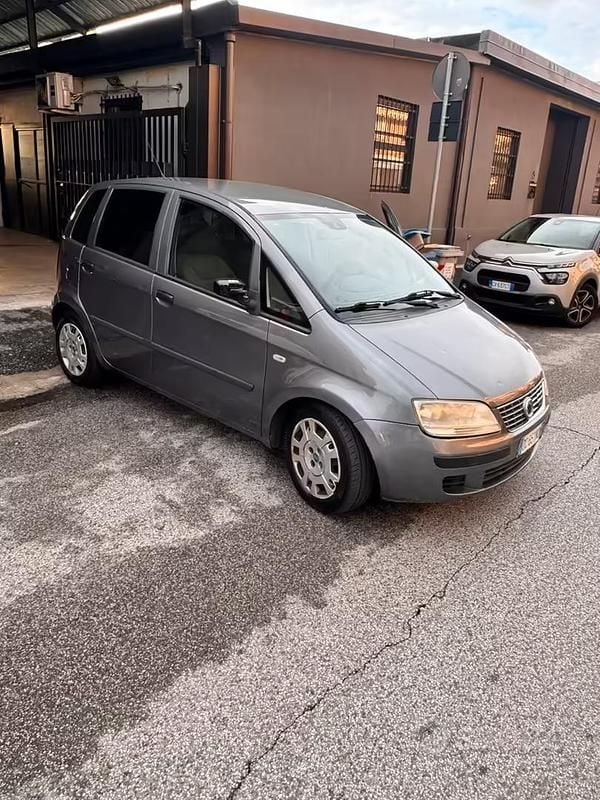 Usata Fiat Idea 101 CV (74 kW) 2006 Grigio Monovolume