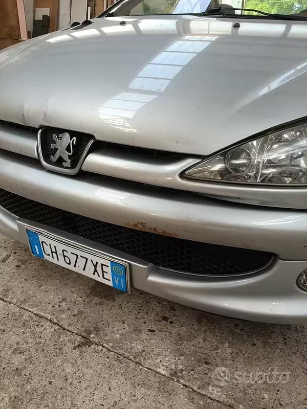 Begagnad Peugeot 206 CC 109 HK (80 kW) 2003 Grå Cab