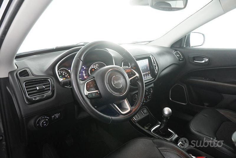 Usata Jeep Compass Limited 140 CV (102 kW) 2019 Sting gray con tetto gloss black SUV