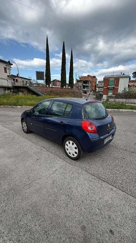 Usata Renault Clio II Dynamique 68 CV (50 kW) 2007 Berlina