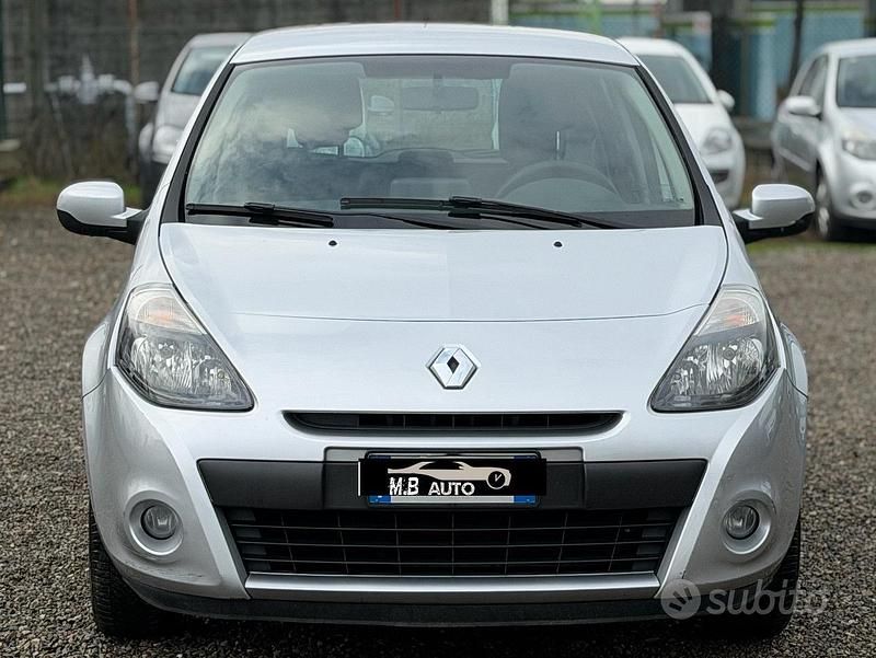 Usata Renault Clio II 72 CV (52 kW) 2010 Grigio Berlina