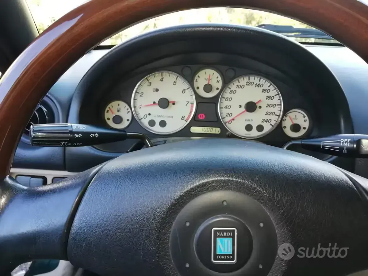 Usata Mazda MX5 90 CV (66 kW) 2000 Verde Cabrio
