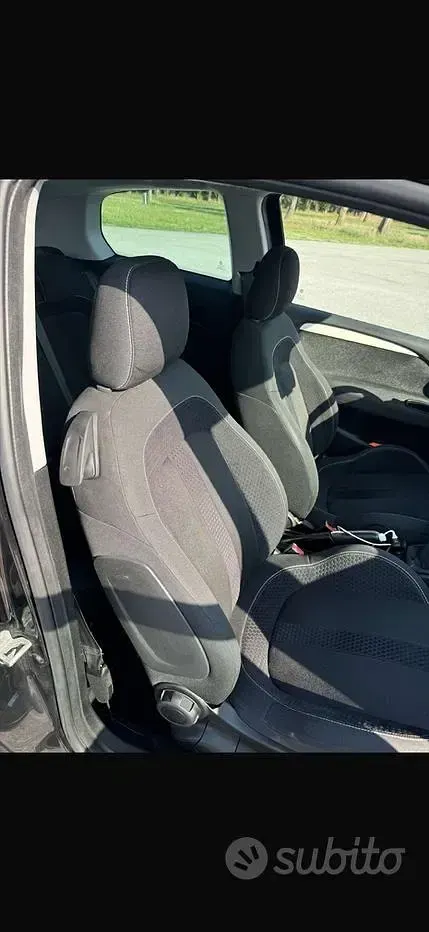 Usata Fiat Grande Punto Sport 105 CV (77 kW) 2010 Nero Utilitaria