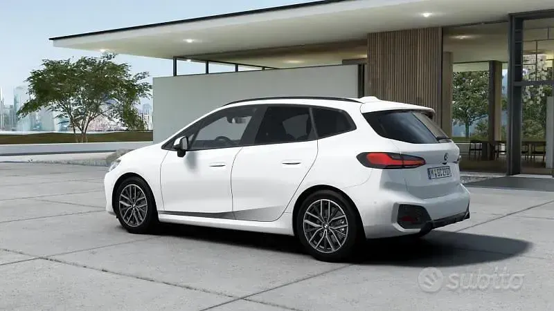 Nuova BMW 218 Active Tourer M Sport 150 CV (110 kW) 2026 Alpin white pastello Monovolume