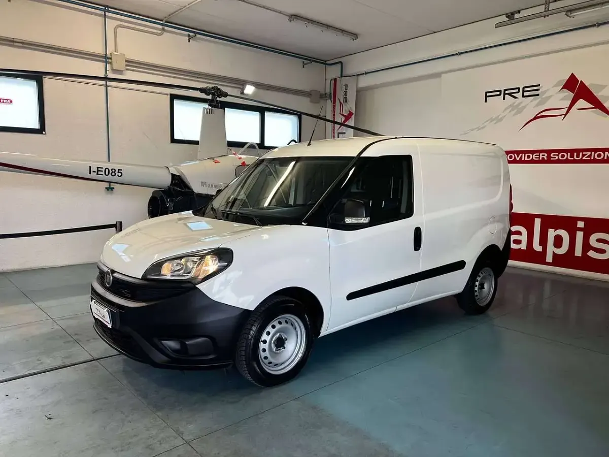 Usata Fiat Doblò Business 95 CV (69 kW) 2021 Bianco Monovolume