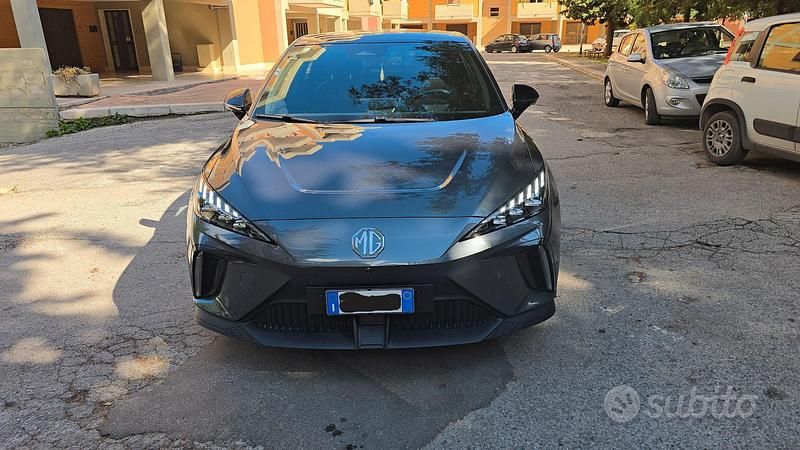 Usata MG MG4 EV 150 kW (204 CV) 2023 Grigio Utilitaria