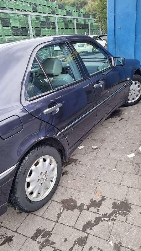 Gebraucht Mercedes C220 Elegance 143 PS (105 kW) 2004 Limousine