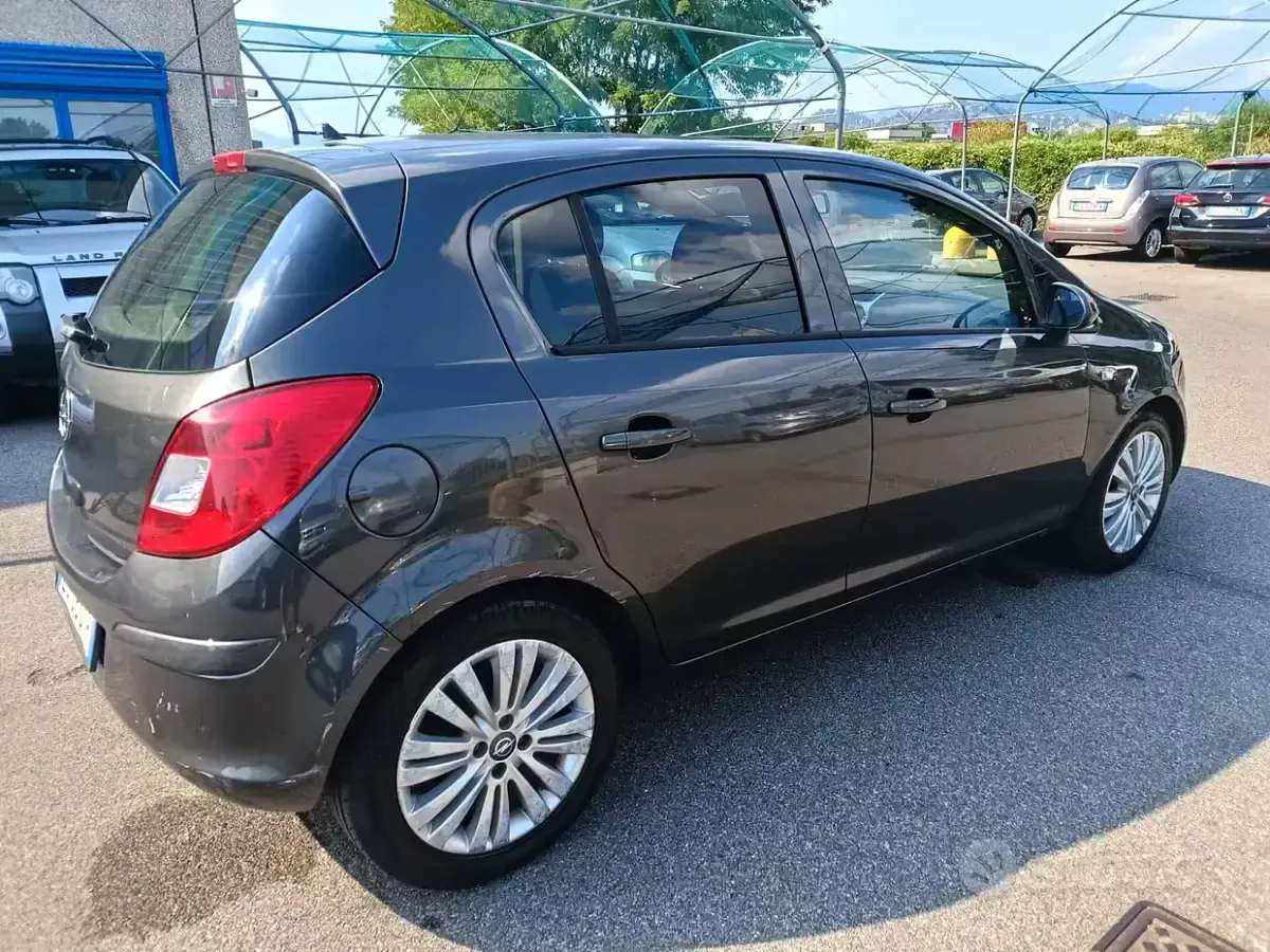 Usata Opel Corsa Edition 86 CV (63 kW) 2011 Nero Utilitaria