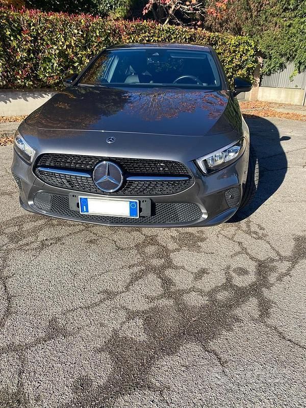 Usata Mercedes A180 136 CV (100 kW) 2021 Grigio Utilitaria