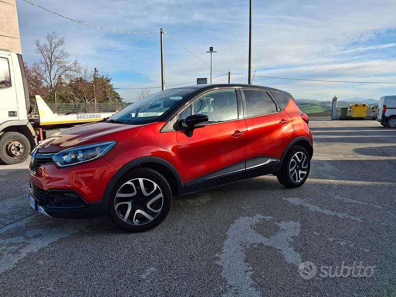 Usata Renault Captur Life 90 CV (66 kW) 2016 Rosso SUV