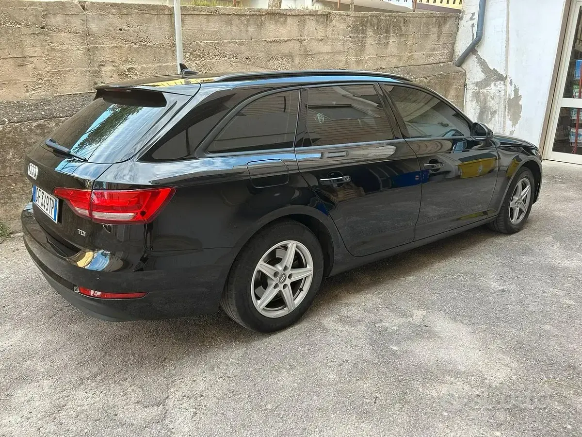 Usata Audi A4 150 CV (110 kW) 2018 Nero Station wagon