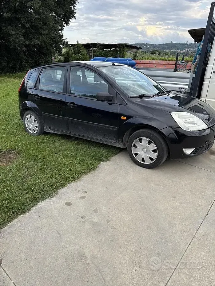 Usata Ford Fiesta 75 CV (55 kW) 2004 Nero Utilitaria
