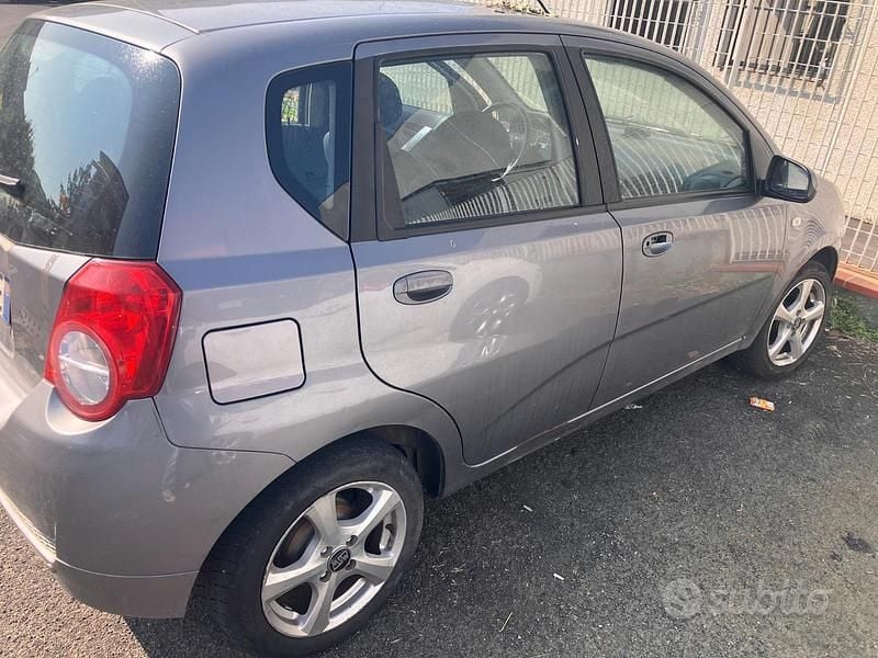 Usata Chevrolet Aveo 84 CV (61 kW) 2011 Grigio Utilitaria