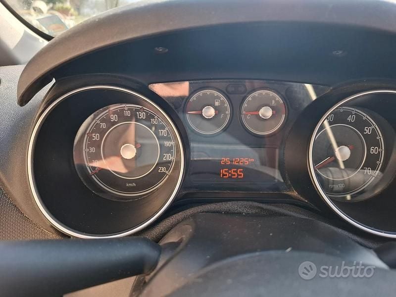 Usata Fiat Punto 80 CV (58 kW) 2012 Bianco Utilitaria