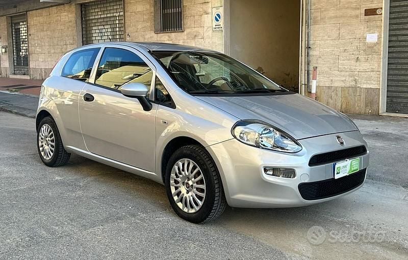 Usata Fiat Punto Street 69 CV (50 kW) 2018 Grigio Berlina