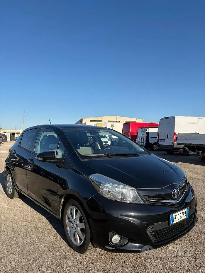 Usata Toyota Yaris Lounge 90 CV (66 kW) 2011 Nero Utilitaria
