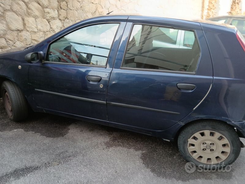 Usata Fiat Punto 80 CV (58 kW) 2010 Blu Utilitaria