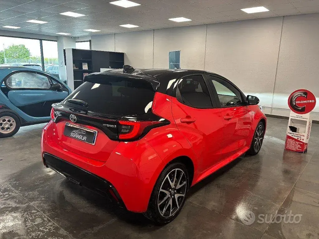 Usata Toyota Yaris Hybrid Style 92 CV (67 kW) 2021 Rosso Berlina