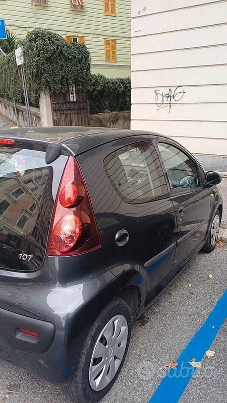 Usata Peugeot 107 Allure 68 CV (50 kW) 2012 Grigio Utilitaria