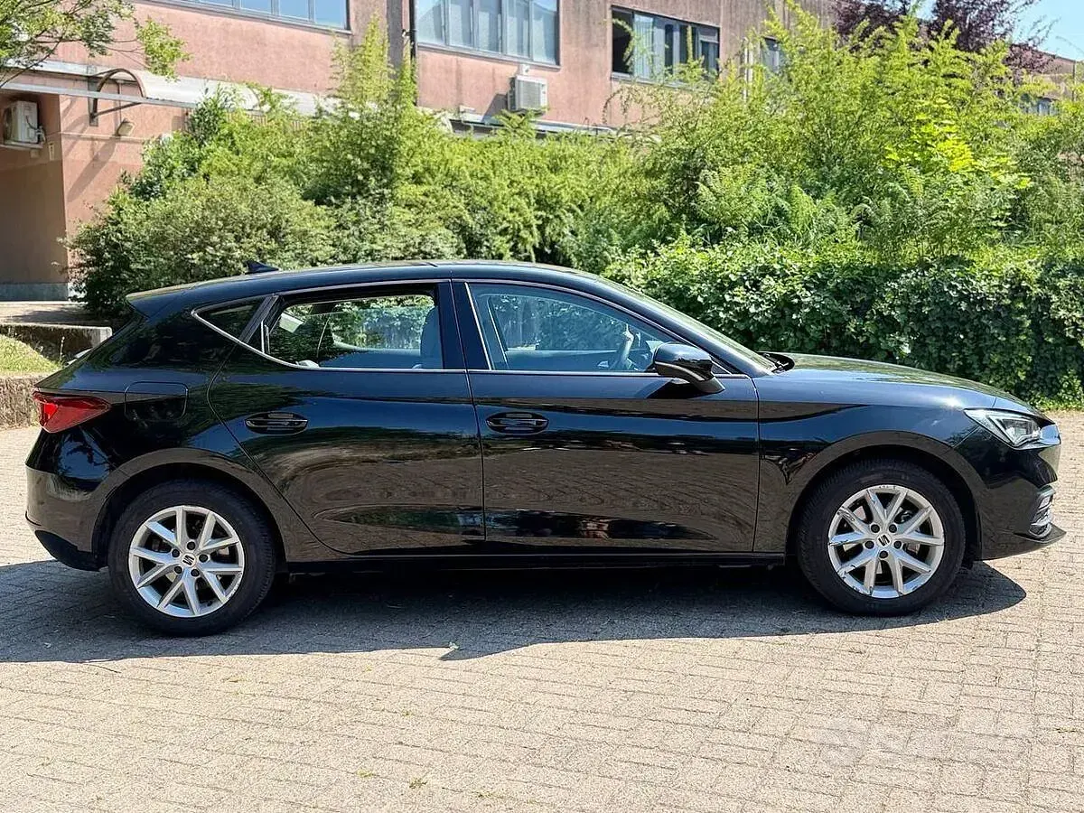 Usata Seat Leon Business 110 CV (80 kW) 2021 Nero Berlina
