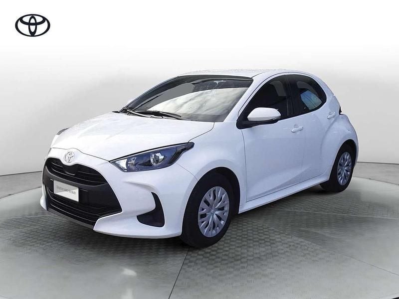 Bianco Usata 2024 Toyota Yaris Hybrid Active Tre volumi | 18.900 € (Ottimo prezzo) - Immagine 1/3