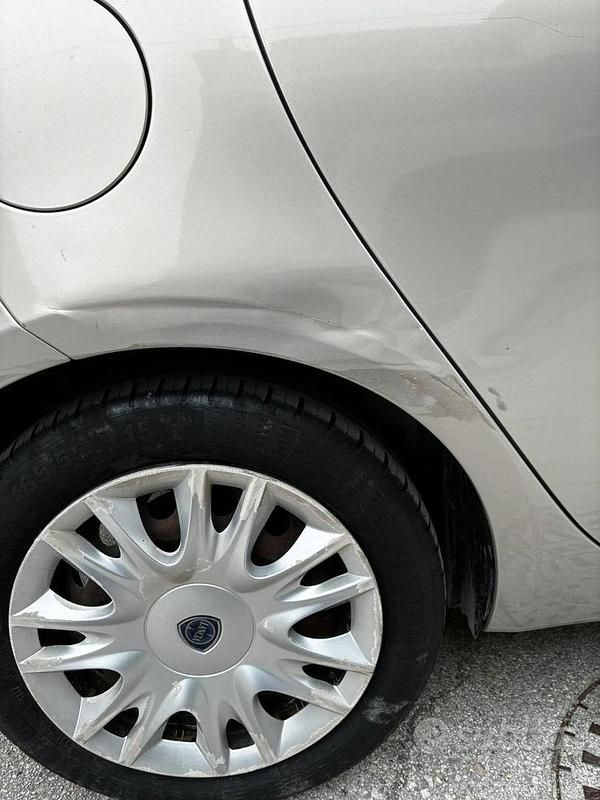 Usata Lancia Ypsilon Gold 69 CV (50 kW) 2012 Utilitaria