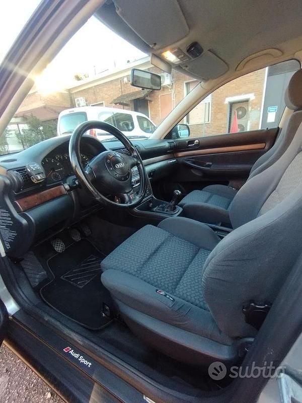 Usata Audi A4 180 CV (132 kW) 1997 Grigio Berlina