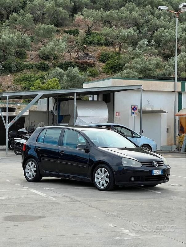 Usata VW Golf V 140 CV (102 kW) 2003 Nero Utilitaria