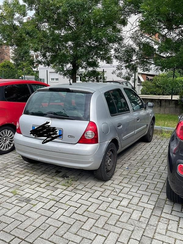 Usata Renault Clio II 75 CV (55 kW) 2005 Grigio Utilitaria