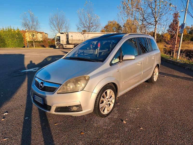 Usata Opel Zafira 150 CV (110 kW) 2006 Argento Monovolume