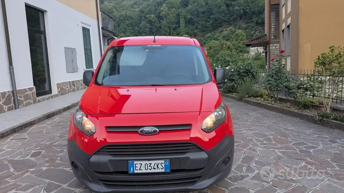 Usata Ford Transit Connect 75 CV (55 kW) 2015 Rosso Monovolume