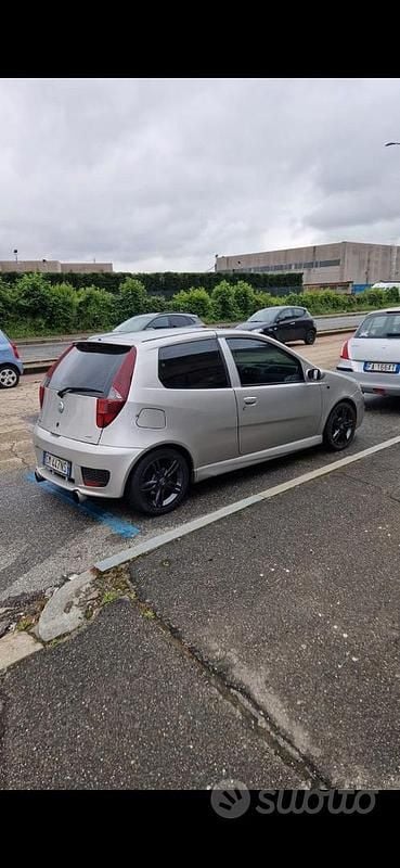 Usata Fiat Punto 101 CV (74 kW) 2004 Grigio Utilitaria