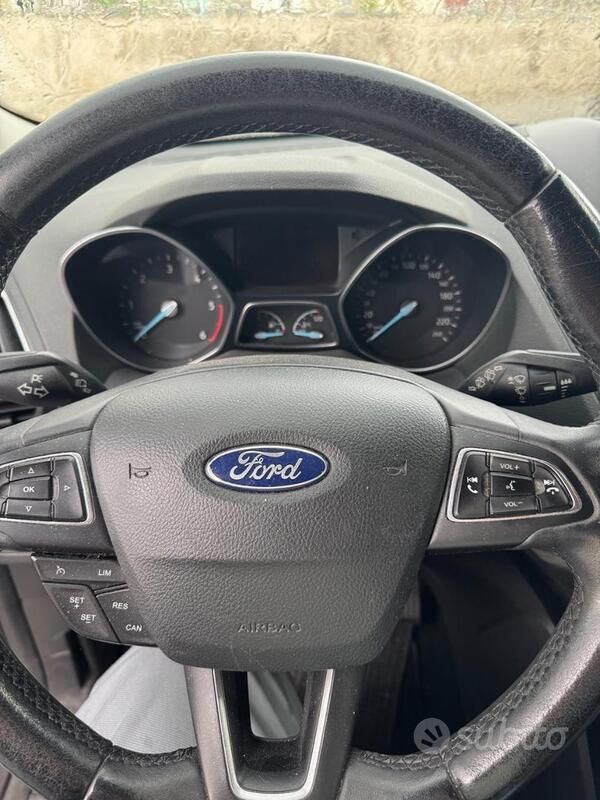 Usata Ford Kuga 120 CV (88 kW) 2017 Grigio SUV