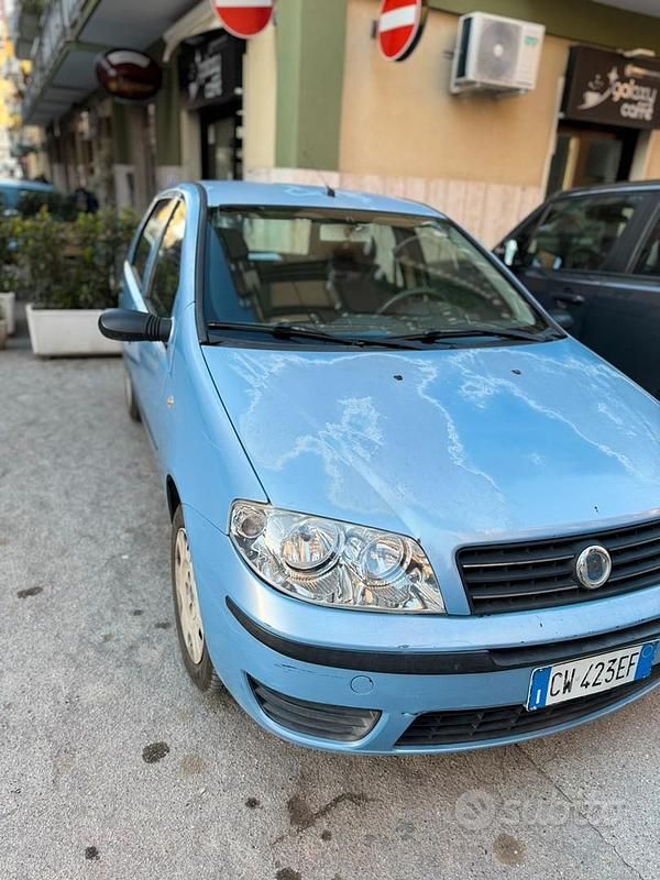 Blu Usata 2005 Fiat Punto Due volumi | 1100 € (Buon prezzo) - Immagine 1/3