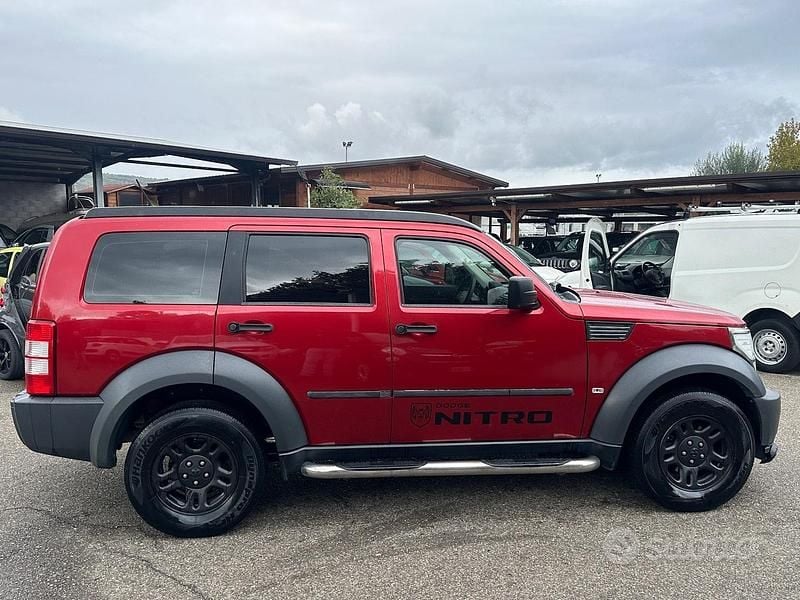 Usata Dodge Nitro 177 CV (130 kW) 2008 Rosso SUV