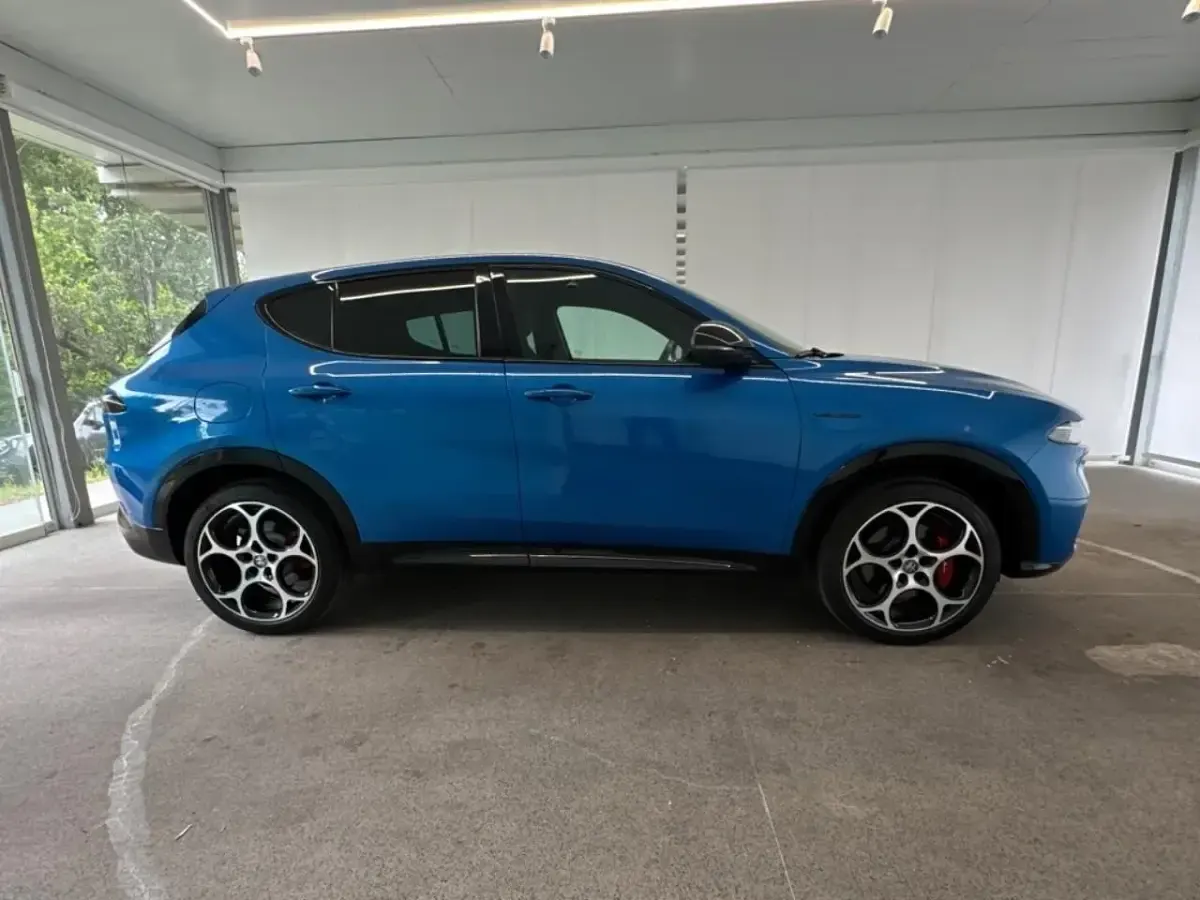 Käytetty Alfa Romeo Tonale Veloce 280 HP (205 kW) 2024 Sininen Katumaasturi