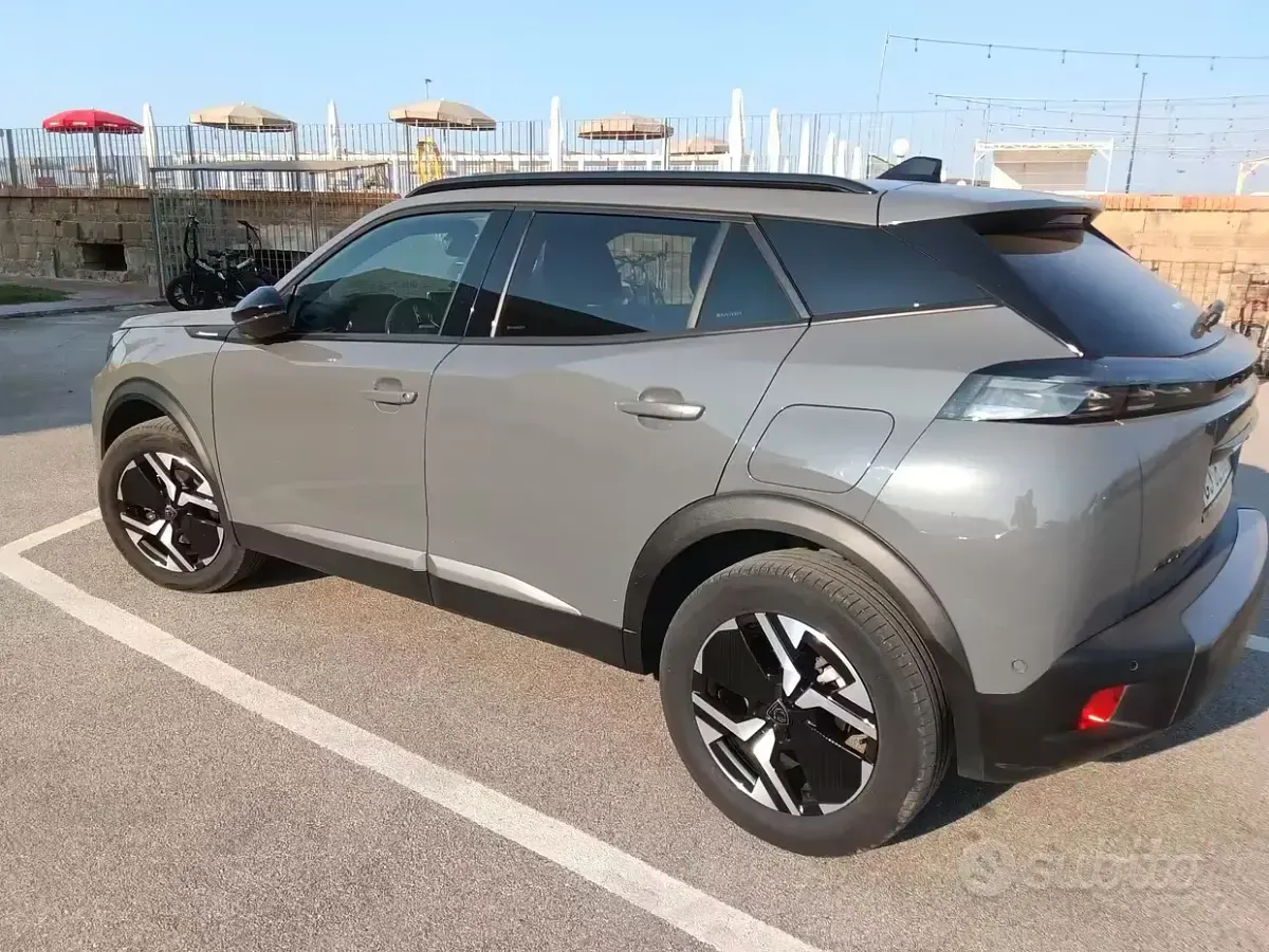 Usata Peugeot 2008 Allure 130 CV (95 kW) 2024 Grigio SUV