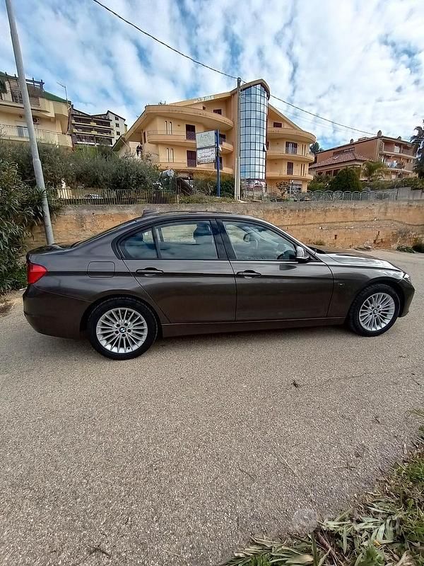Usata BMW 318 Sport Line 2013 Marrone Berlina