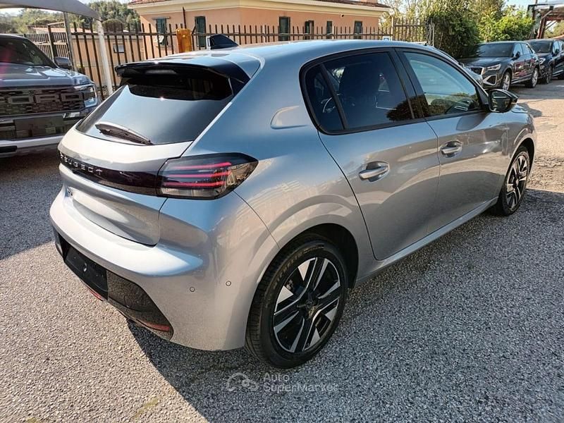 Usata Peugeot 208 Allure 101 CV (74 kW) 2024 Argento Utilitaria