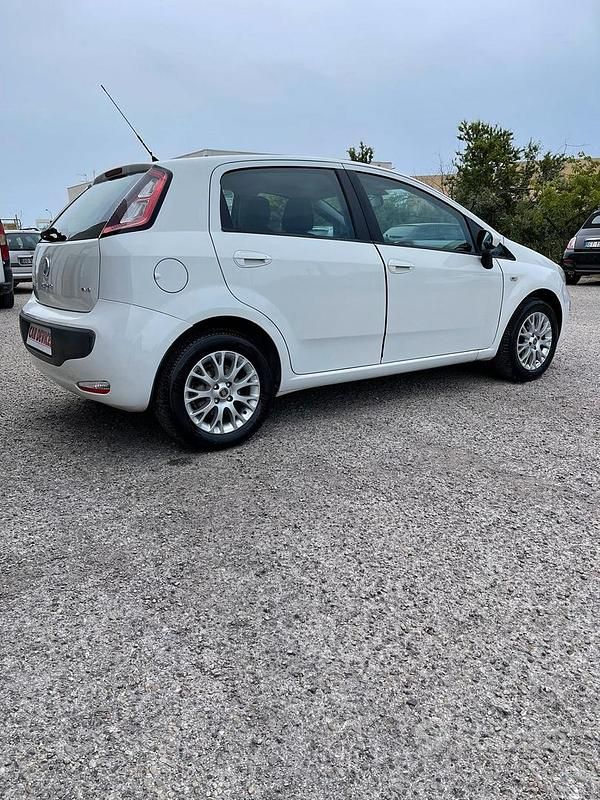Usata Fiat Punto Evo 75 CV (55 kW) 2011 Bianco Utilitaria
