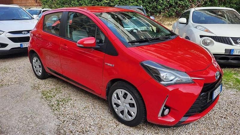 Usata Toyota Yaris Hybrid Style 73 CV (53 kW) 2019 Rosso Berlina