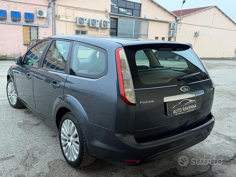 Usata Ford Focus Titanium 110 CV (80 kW) 2009 Grigio Station wagon