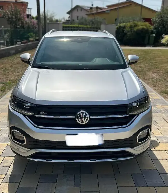 Usata VW T-Cross R-line 116 CV (85 kW) 2020 Argento SUV